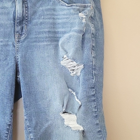 Torrid Womens Vintage Stretch Distressed Mid Rise Bermuda Shorts - Size 20 - Picture 5 of 7